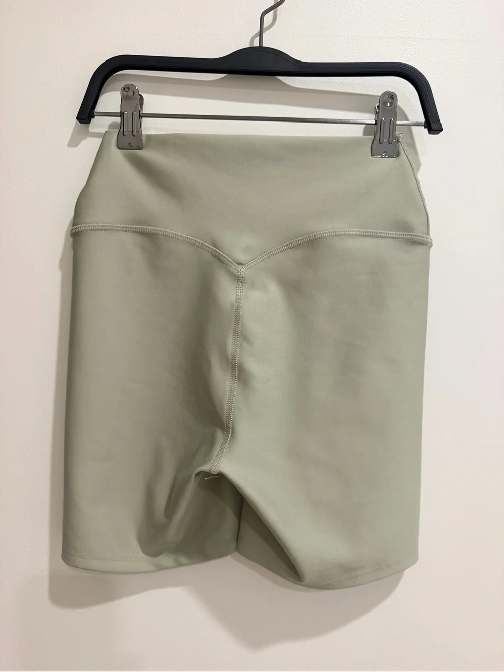 ALO Yoga 5” Airlift Energy Short - Limestone XS